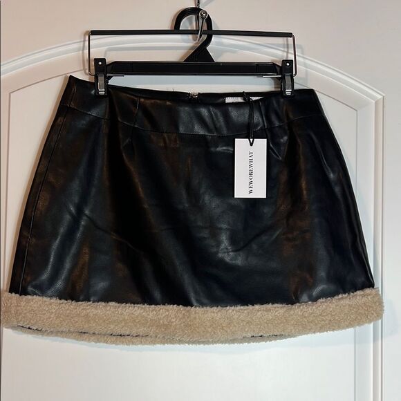 BNWT - WEWOREWHAT FAUX BLACK LEATHER & FUR MINI SKIRT - 2 - Picture 2 of 6